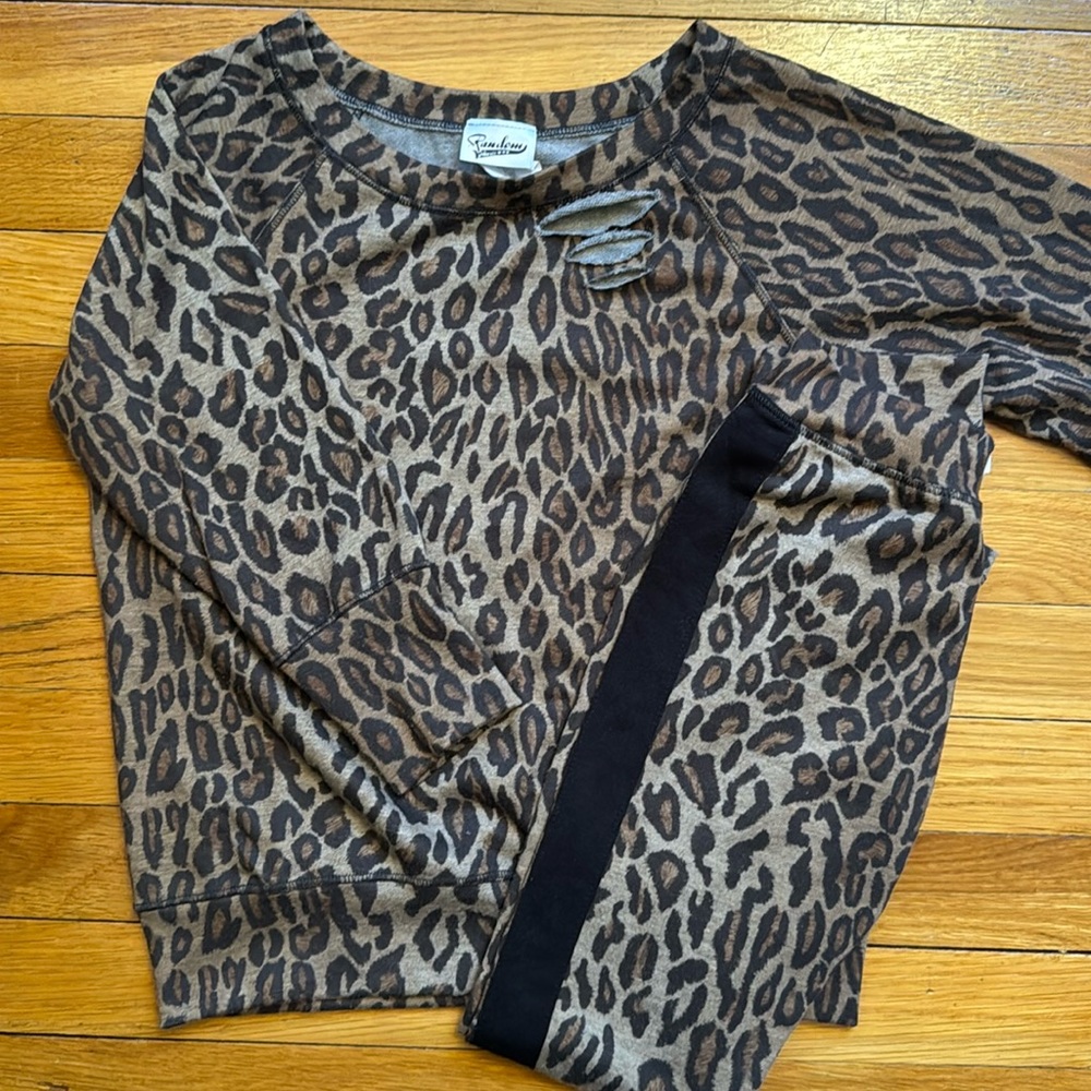 ⭐️ RANDOM HEARTS Leopard Print Leggings Set, Size Small